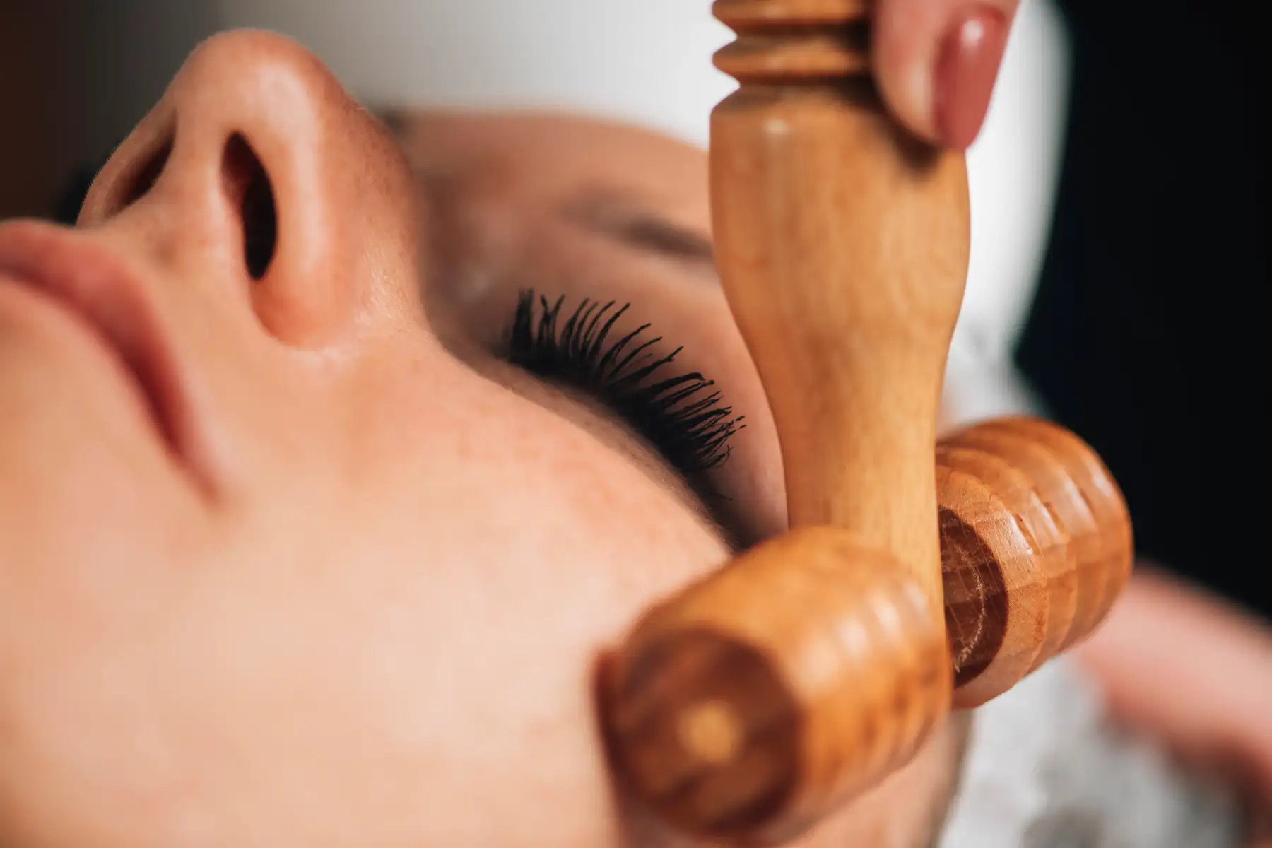 Read more about the article Maderoterapia Tváre: Tajomstvo mladej pleti